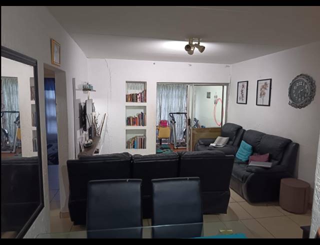 2 BEDROOM TOWNHOUSE FOR SALE IN MULBARTON